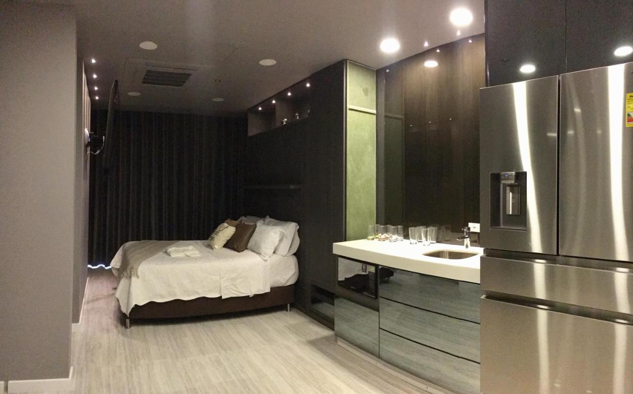 Hotel Paris Luxury Suites Medellín Zimmer foto